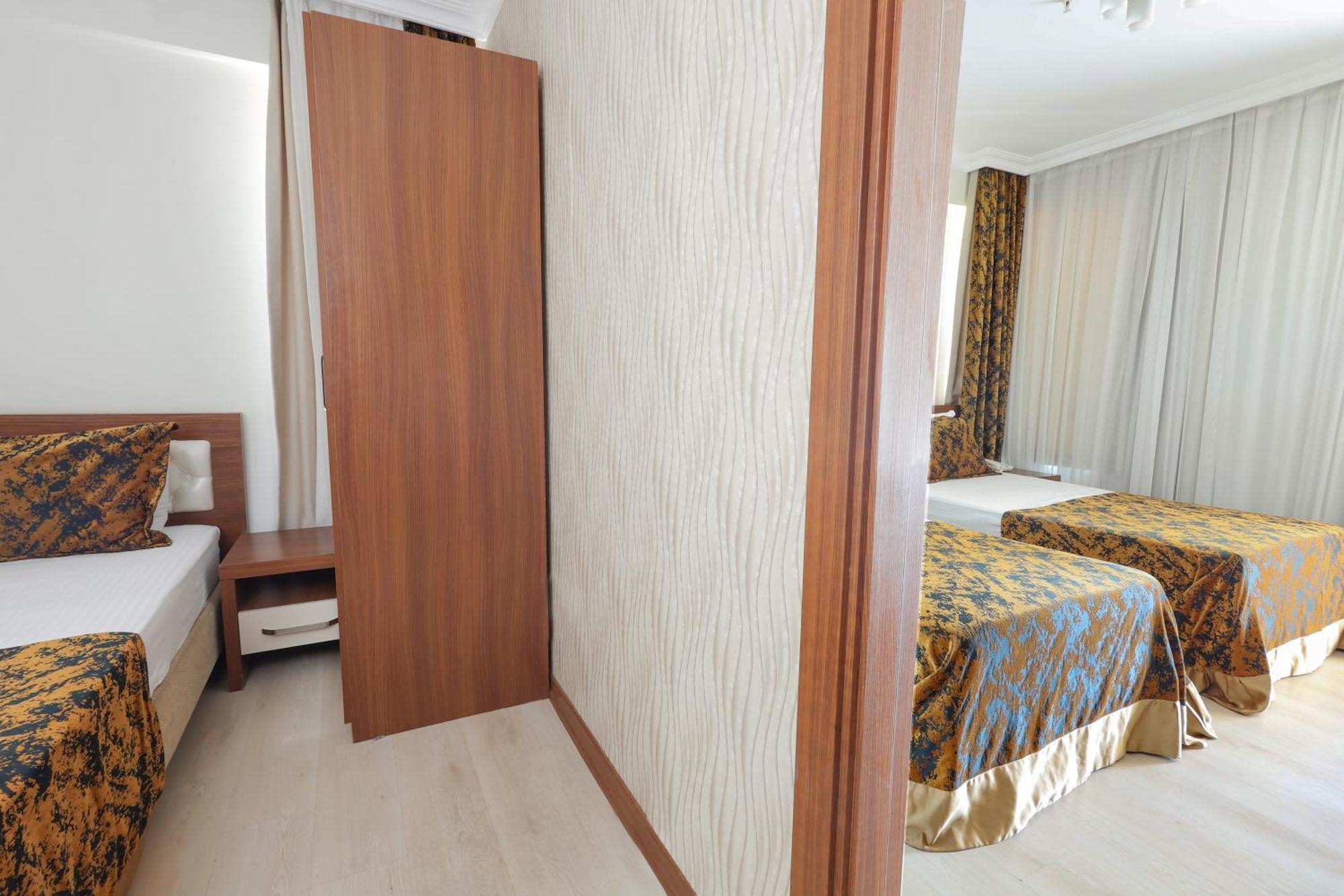 The Corner Park Hotel Antalya Exterior foto